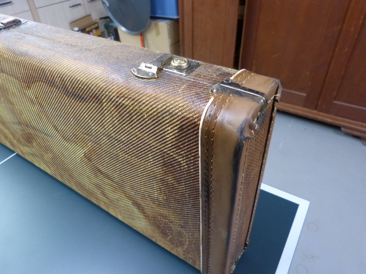 relic tweed case