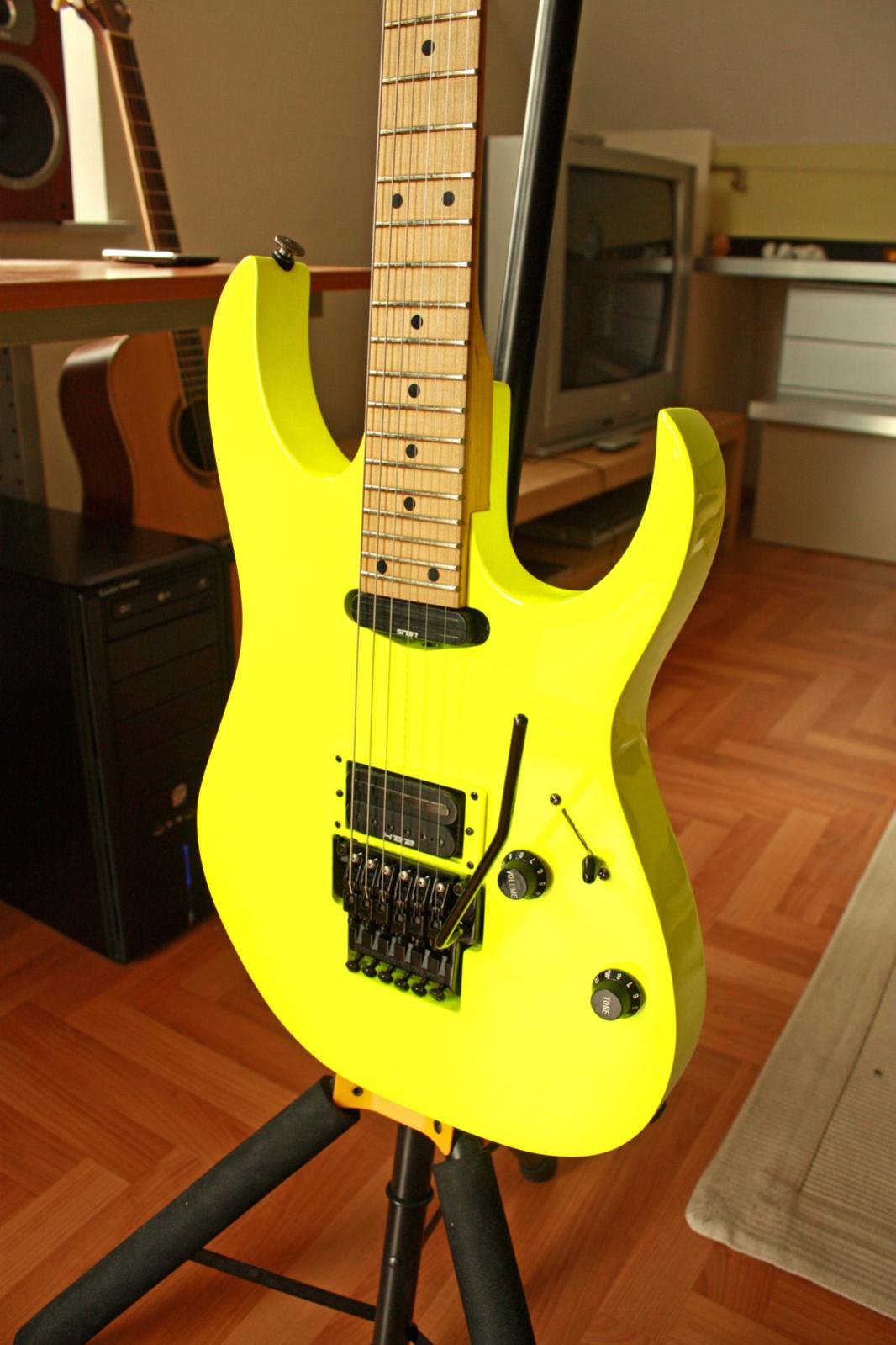 RG565 *desert yellow*