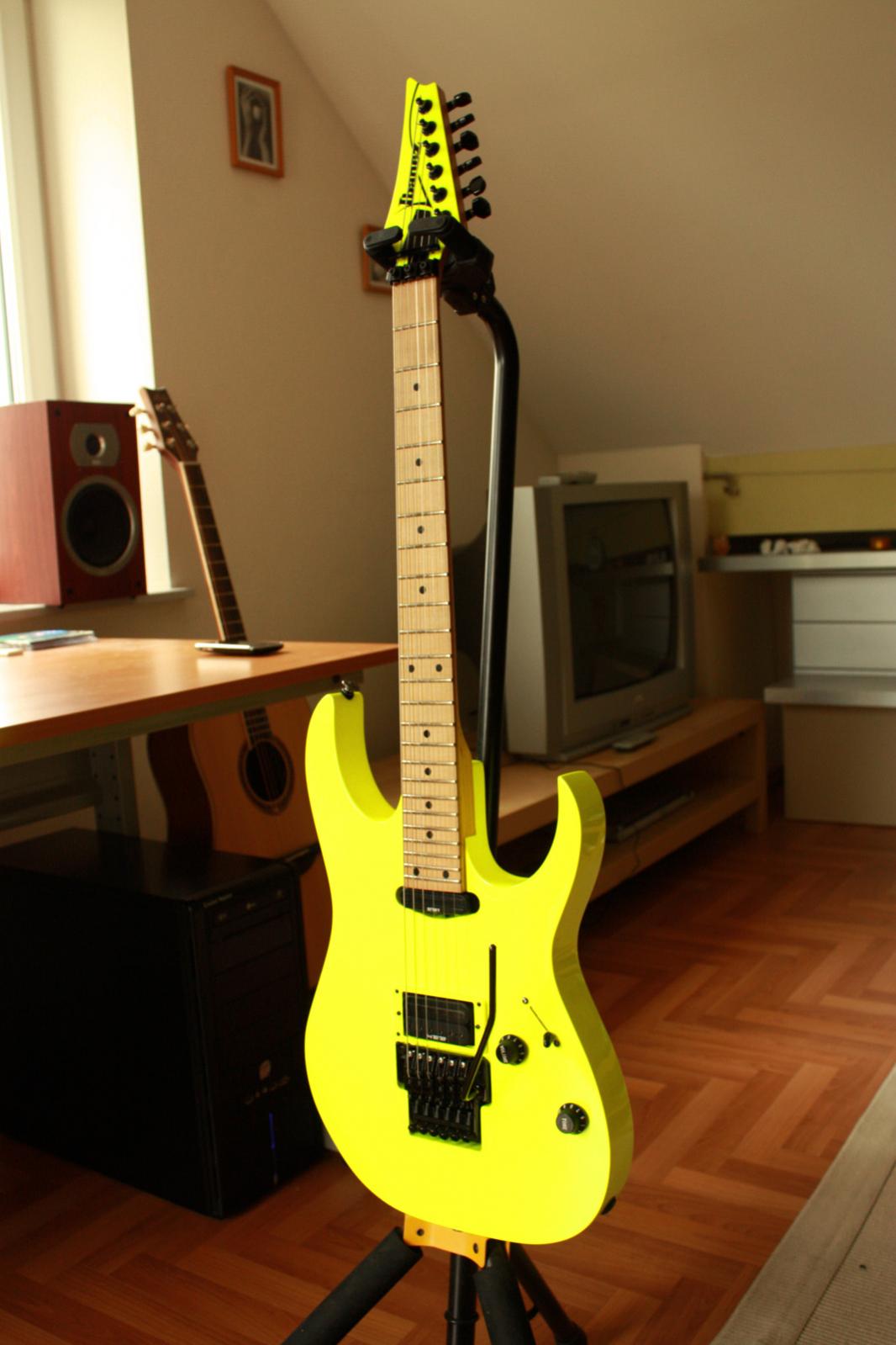 RG565 *desert yellow*