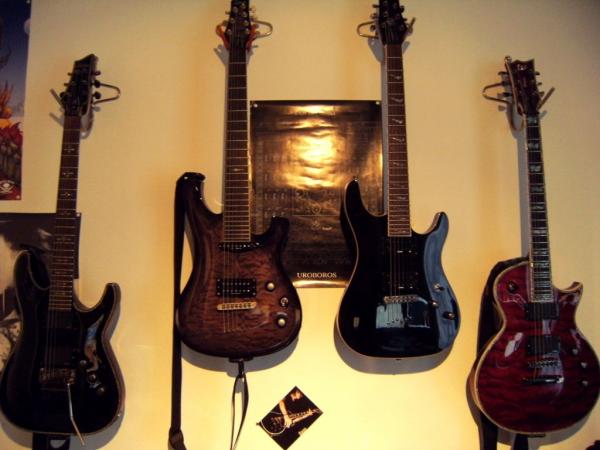 Schecter Hellraiser C-1 FR
Schecter Elite 007
Cort KX-1
LTD EC-1000