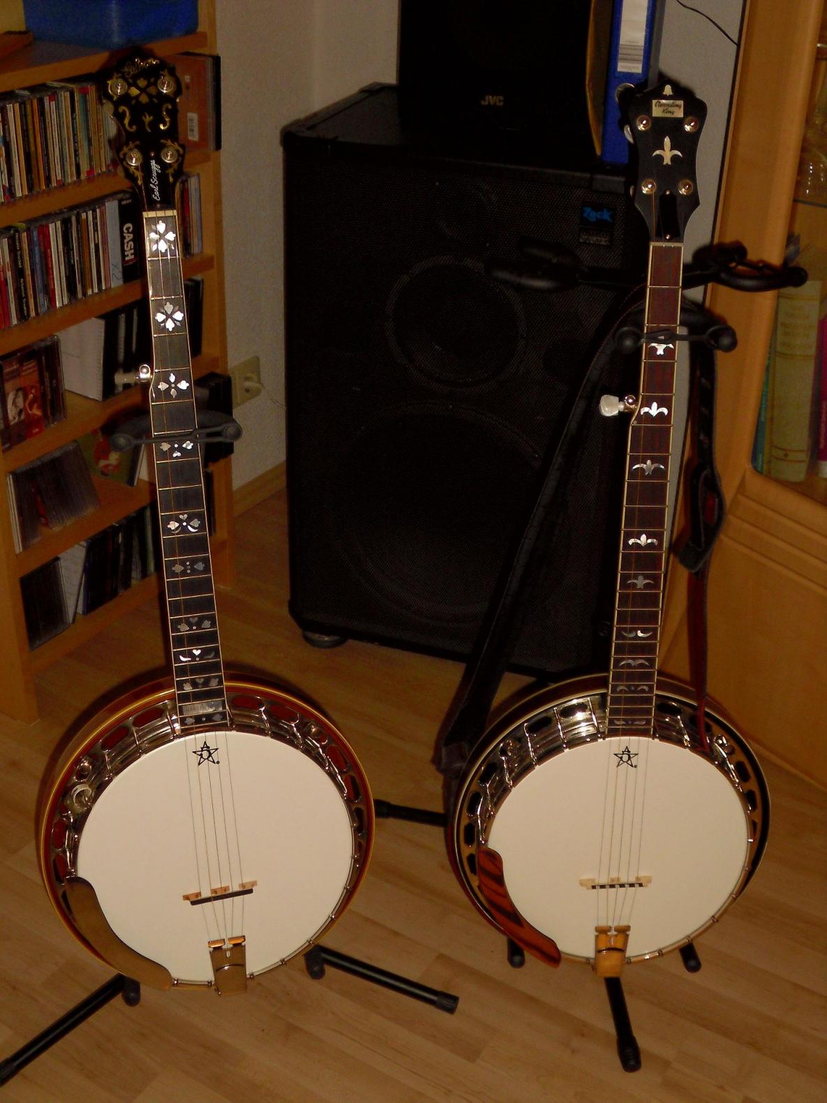 Sooo,...nun passt wieder....von der Optik,wie vom Sound ;-)
Li-´88er Gibson Earl Scruggs...Re-´13er RK 35
