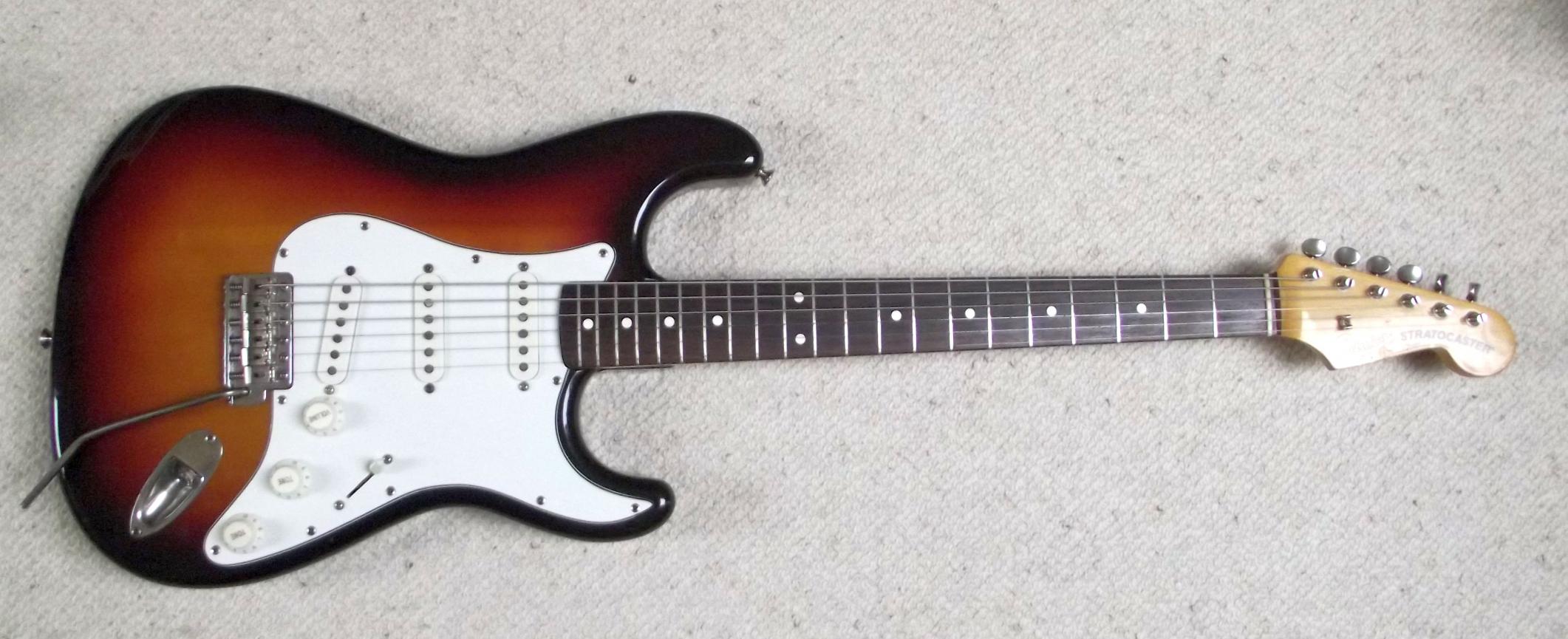 Squier 1983 JV Stratocaster mit original amerikanischen PU's und CTS Pots, habe einige Zeit gebraucht bei EBay eine zum guten Kurs zu schiessen, Here it is! JV 40278