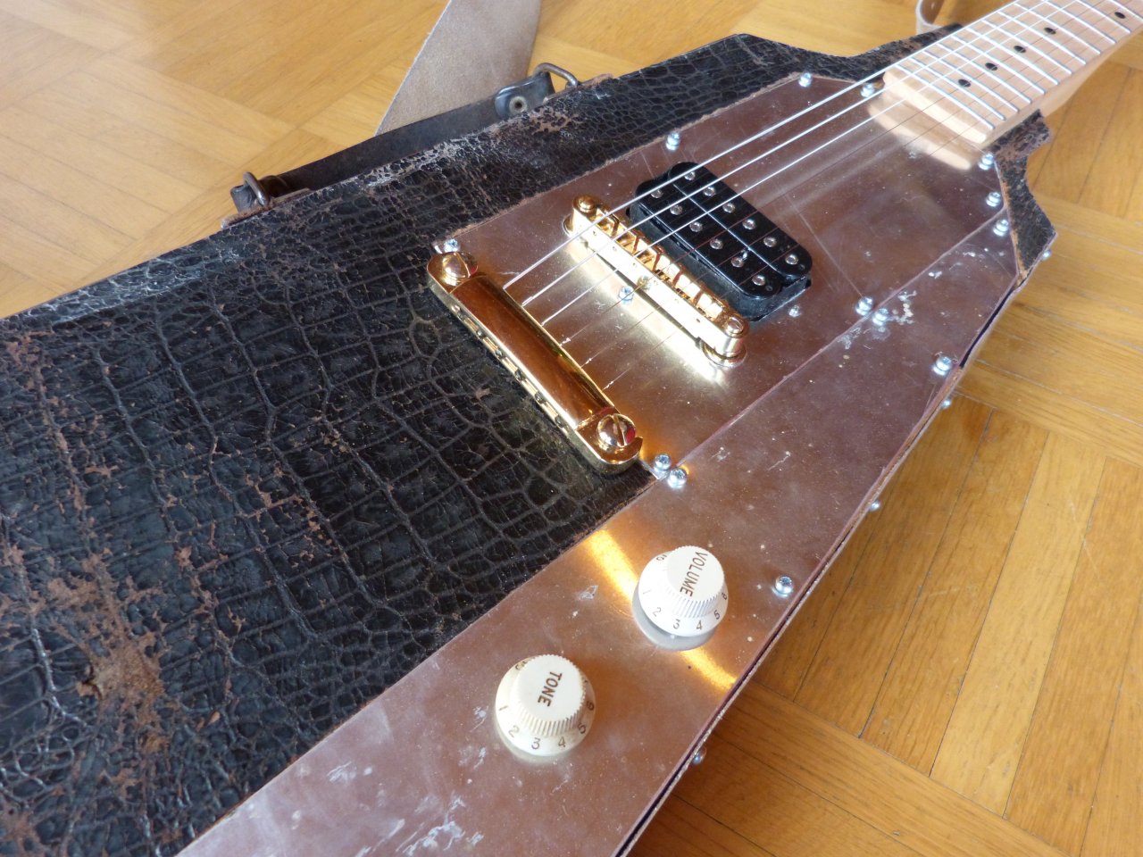 Uraltholz Gitarre