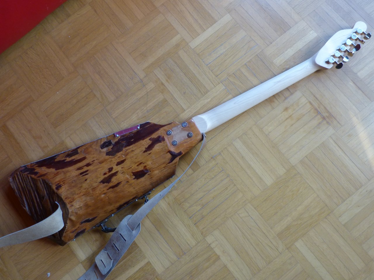 Uraltholz Gitarre