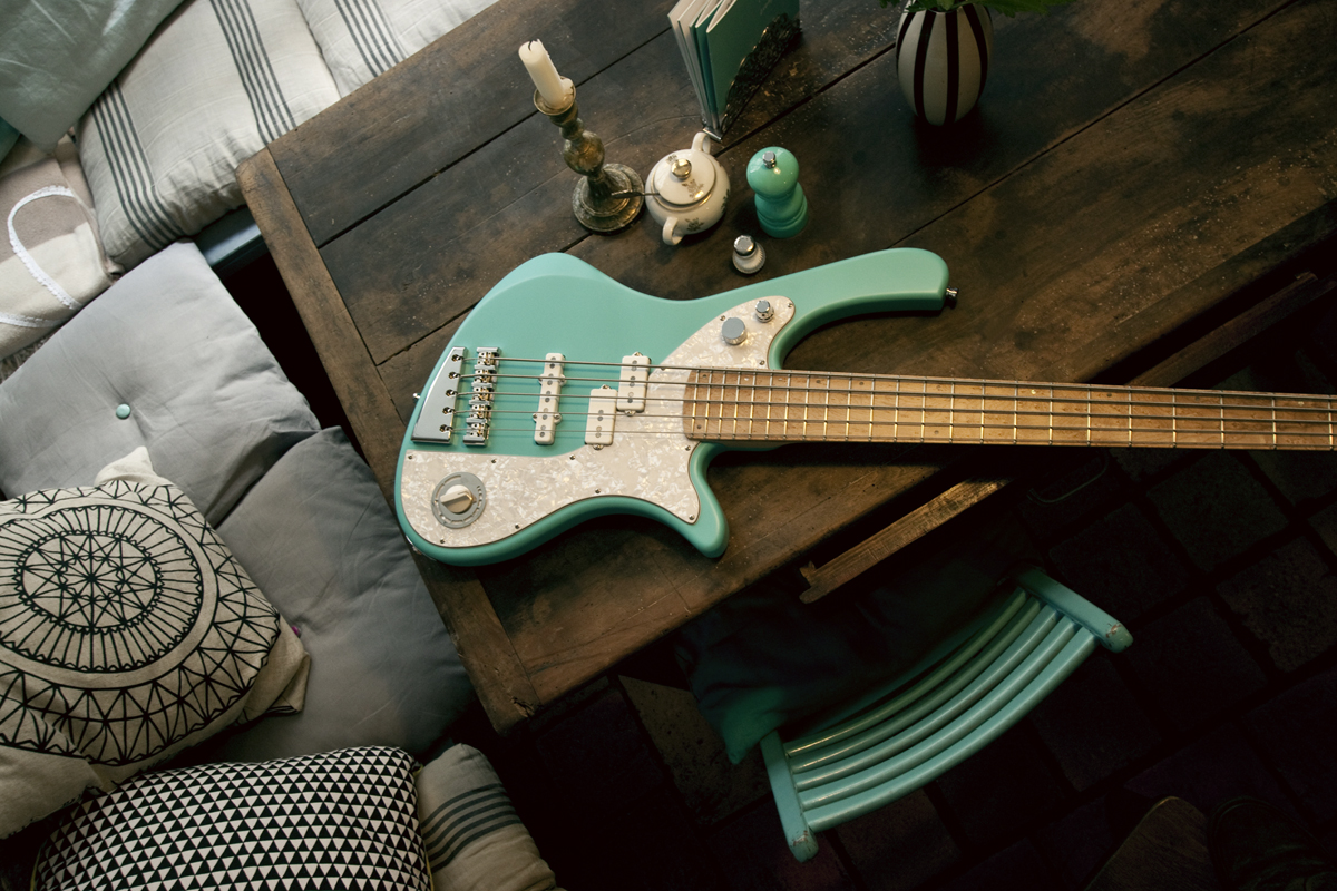 BassLine_rebelle_series_4_cyan.jpg