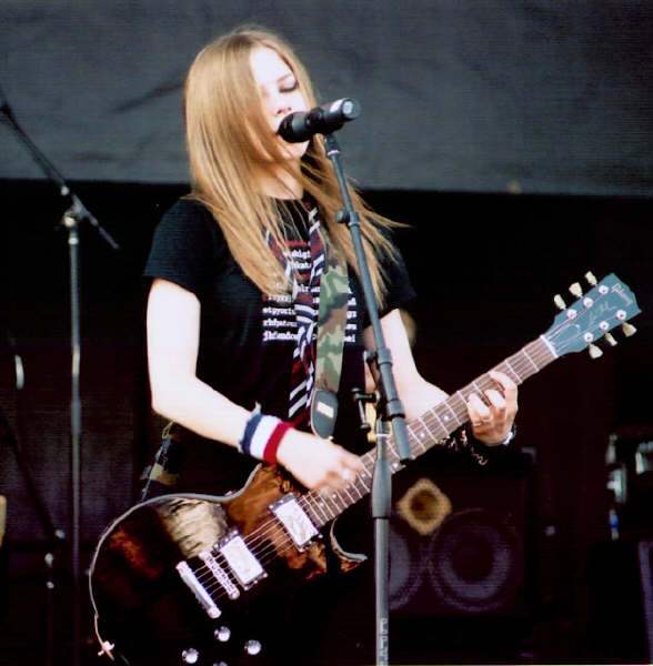 avril%2520guitar%252002.jpg