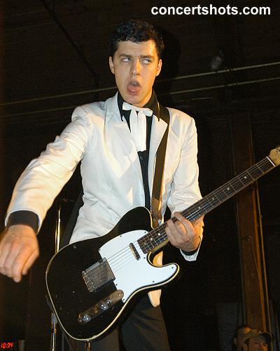 cs-TheHives16-Atlanta112304.JPG