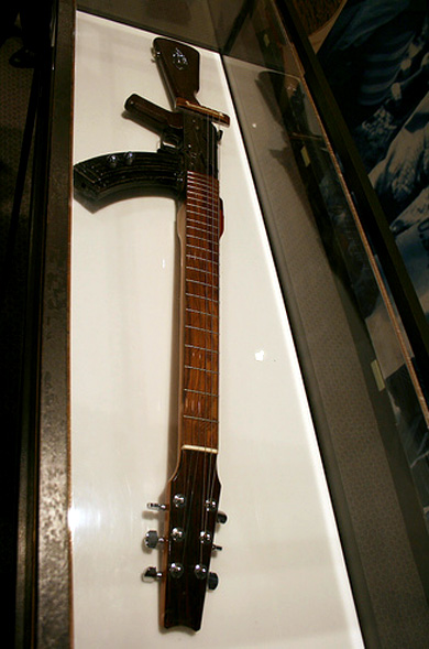 guitar-kalashnikov.jpg