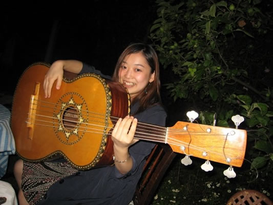 Kayoko_with_Wibbs_big_guitarron.jpg