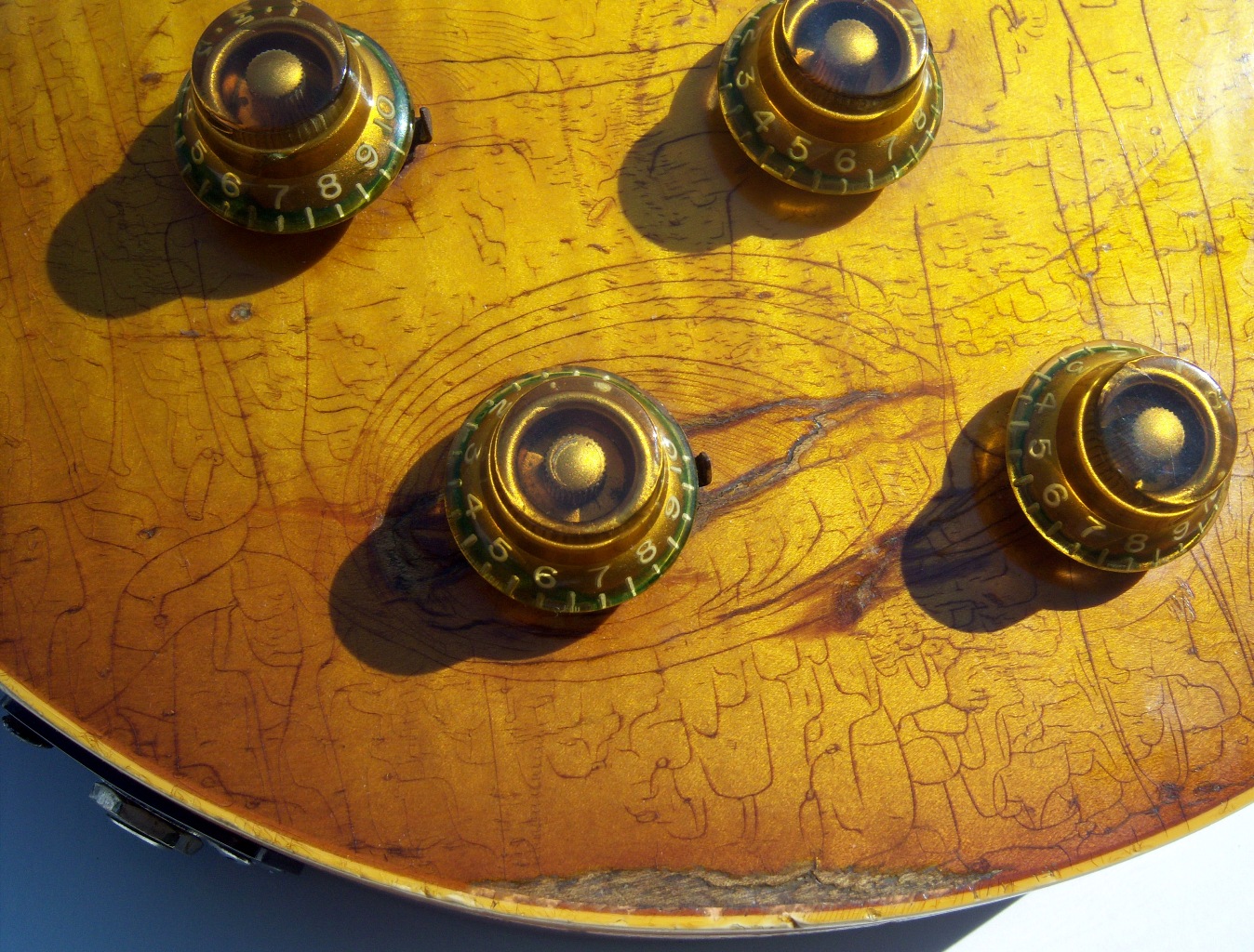 guitar_gibson_1959_les_paul_standard_9_0821_knobs_small.JPG
