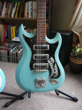 blue%20hagstrom%20III%203.jpg