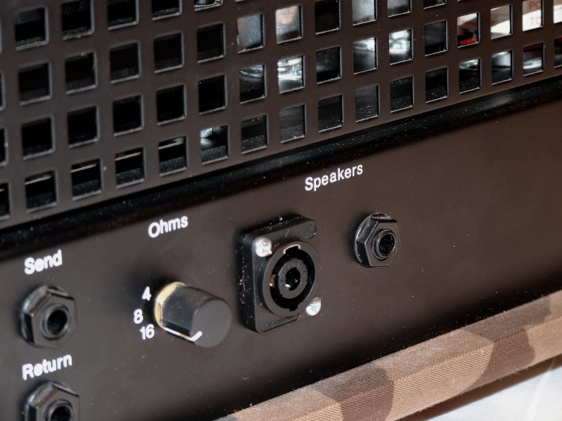 Amp-speakon-800.jpg