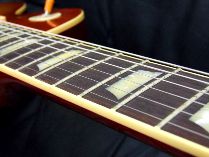 Tokai-FretboardBrazil-FretEdge_Pearloid-800.jpg
