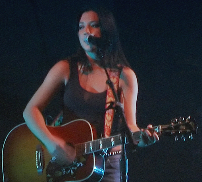 Michelle_Branch_in_October_2003_mod.jpg