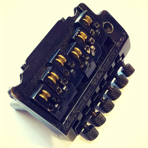 kahler-2520-fulcrumtremolo02.jpg