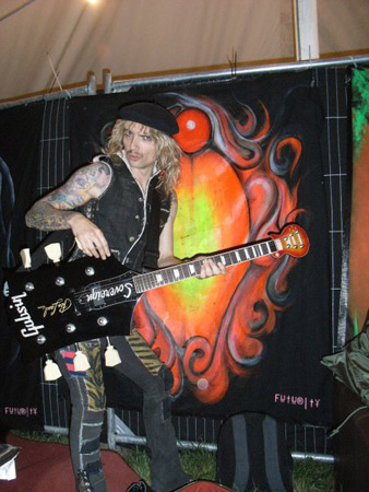 Justin-Hawkins-Inverted-Les-Paul.jpg