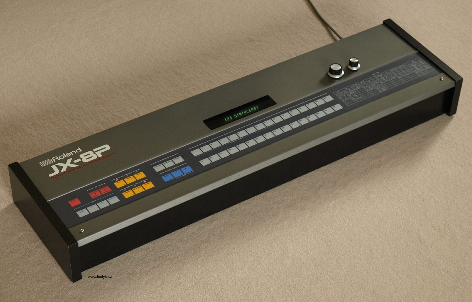 roland_jx8p_custom_1.jpg