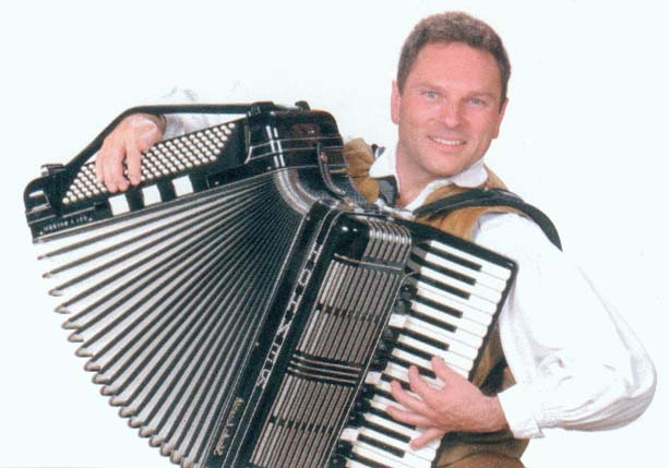 Musik-Akkordeon-BinderSiegfr-2006-2-spieg.jpg