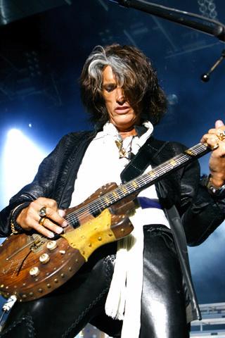 joe-perry-live-corbis-460-100-460-70.jpg