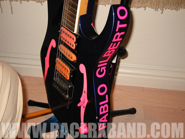 091.%20mrbig-ibanez-blue_pink_applause.jpg