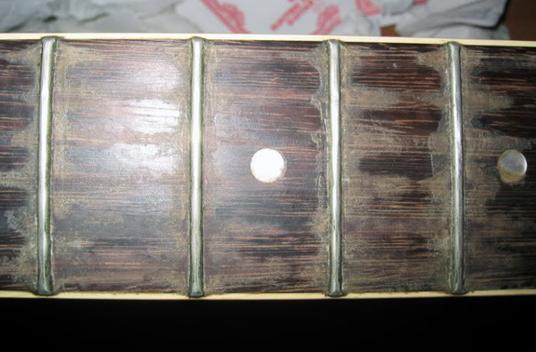 dirty-fretboard.jpg