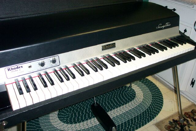 Rhodes_Mark_I_73_Stage_Piano_pic_3.jpg