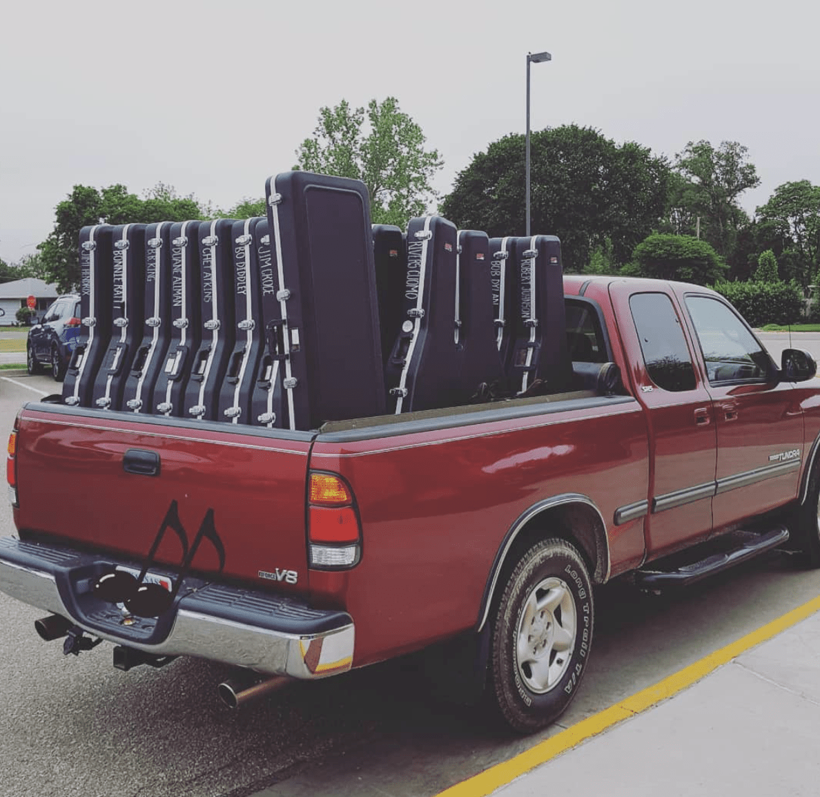 truck-with-guitar-cases-image-2.png