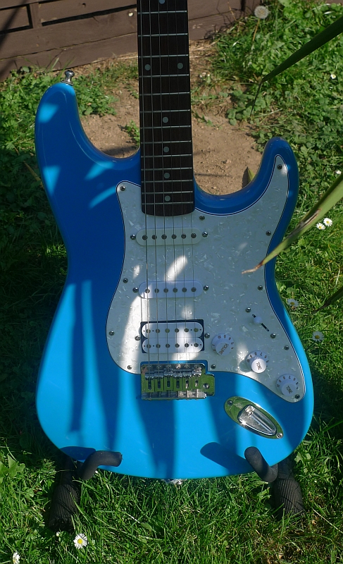 Squier_blau_body_schatten.jpg