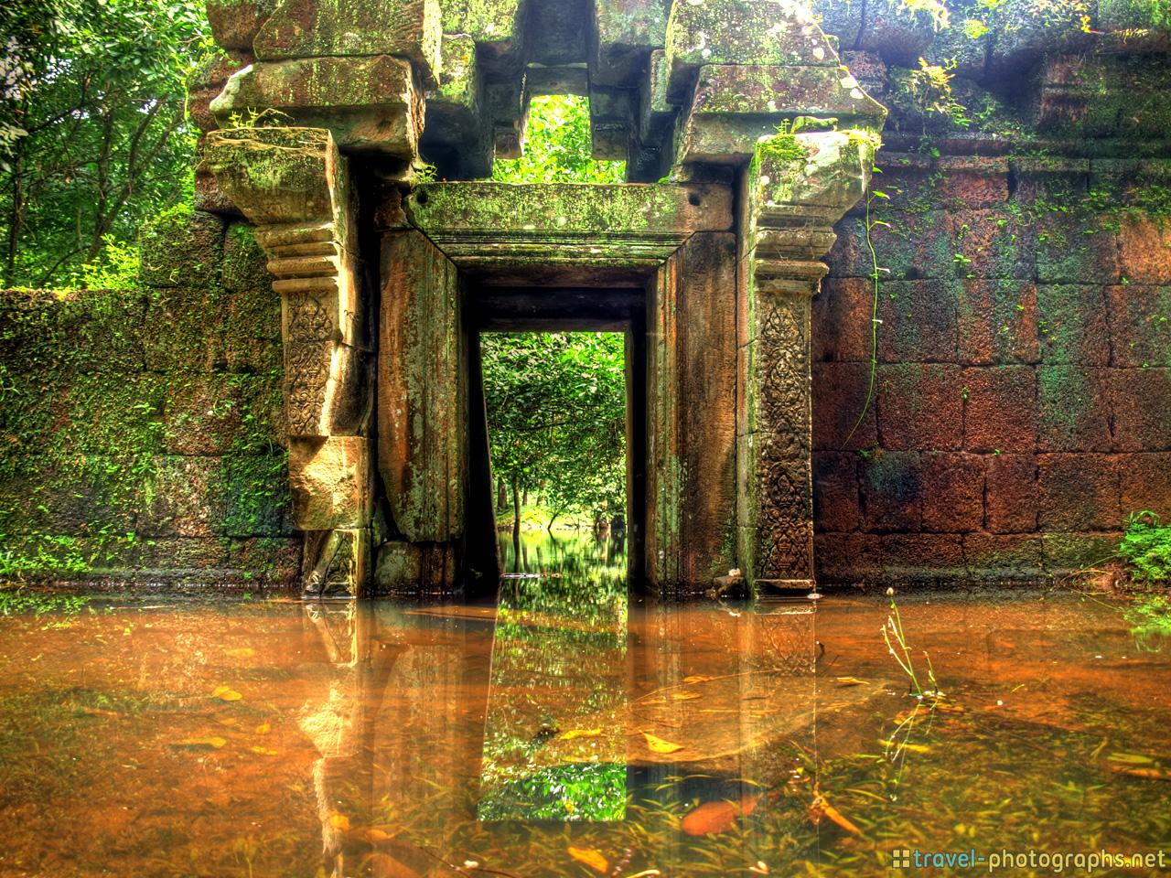 water-door-angkor-wat-photo.jpg