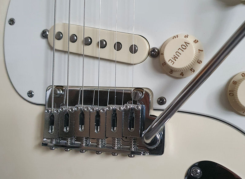 AmStdStrat_Gotoh%20Tremolo_02.jpg