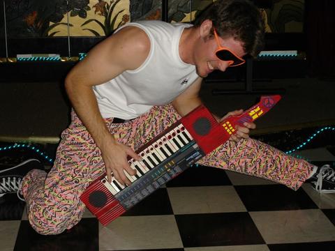 2361048-keytar-18590.jpg