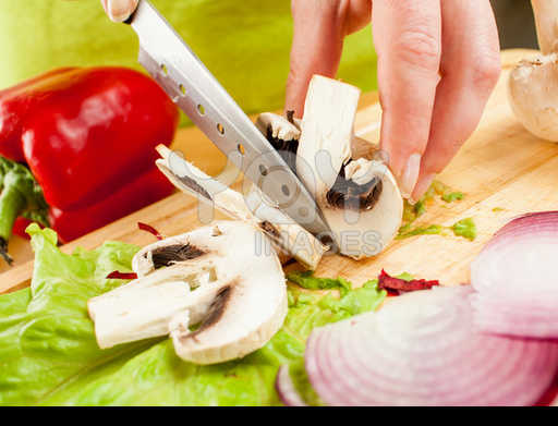 cutting-mushroom-champignon-20dbe98.jpg