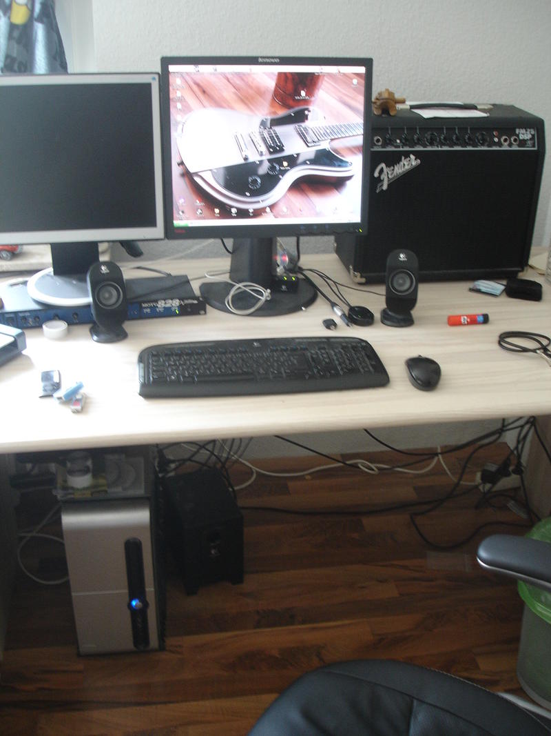 12208067dv.jpg