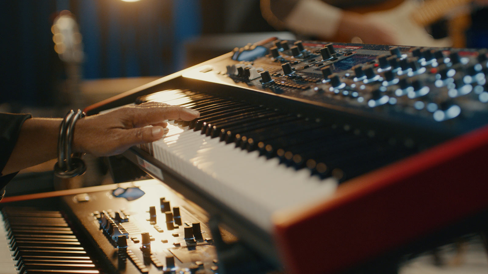 www.roland.com