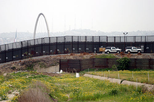 us-mexico-border-fence-tijuana.jpg