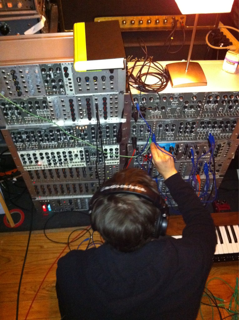 josh-klinghoffer-recording-modular-synthesizer-new-red-hot-chili-peppers-album-2011-rhcp-cello-studios.jpg