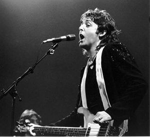 R.067%20PAUL%20MCCARTNEY%20gtrMSG76.jpg