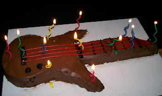bass+guitar+cake.jpg