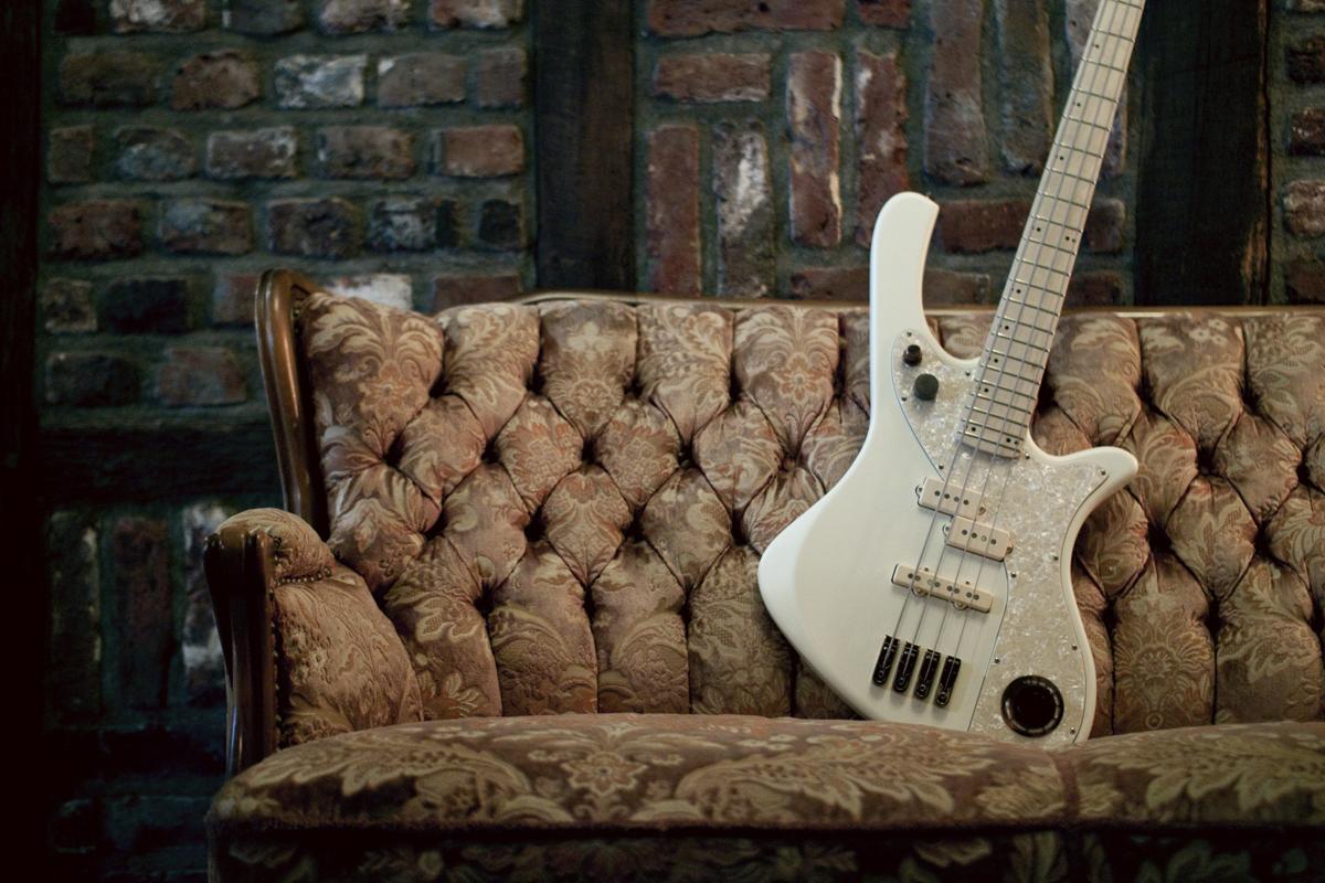 BassLine_rebelle_series_vintage_white_01.jpg