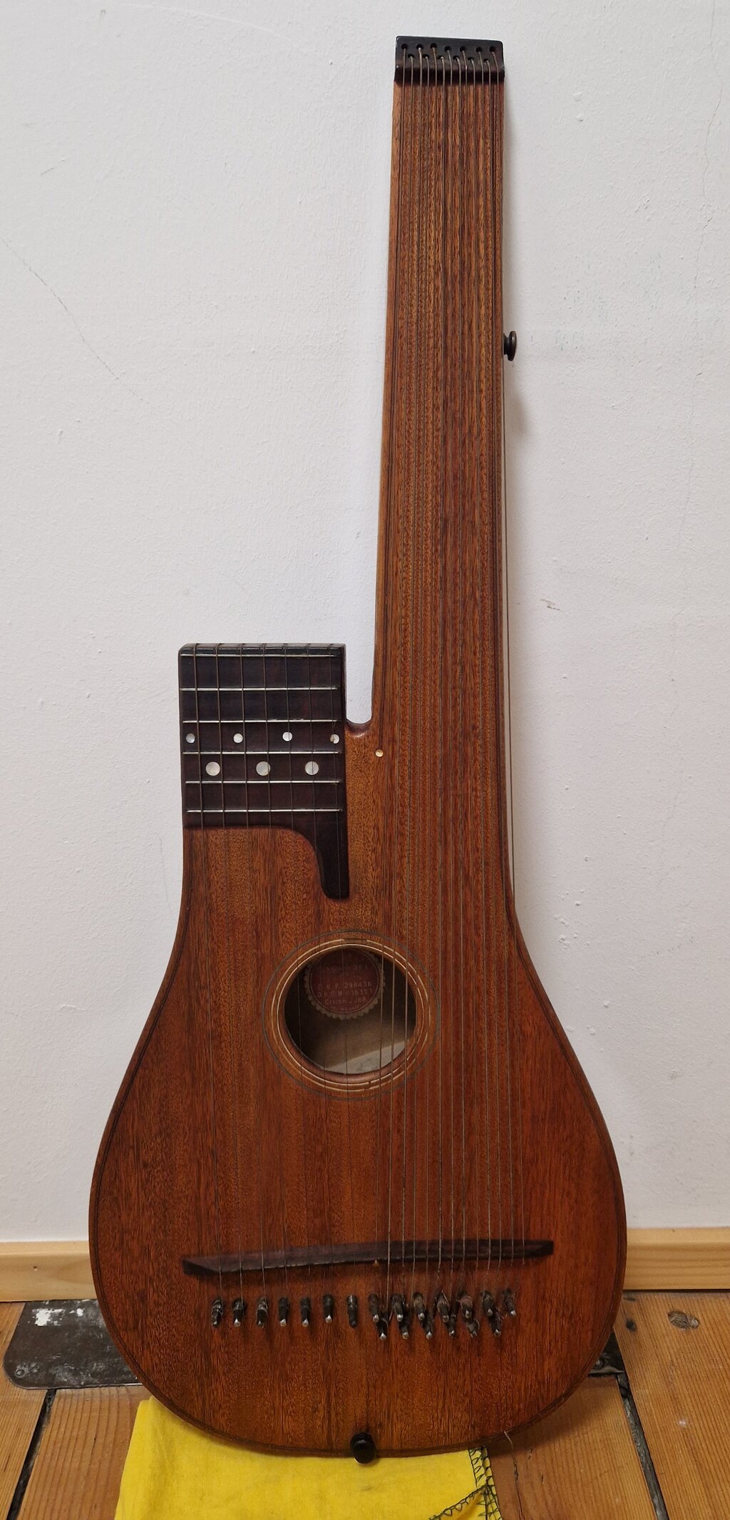 49044018xl.jpg