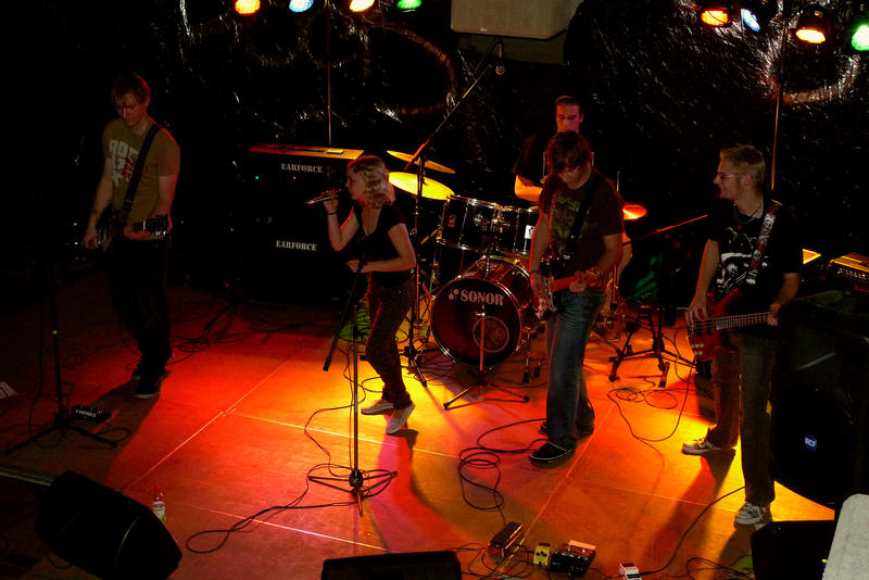 l104026528vup.jpg