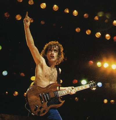 Angus-Young-angus-young-5315495-400-414.jpg