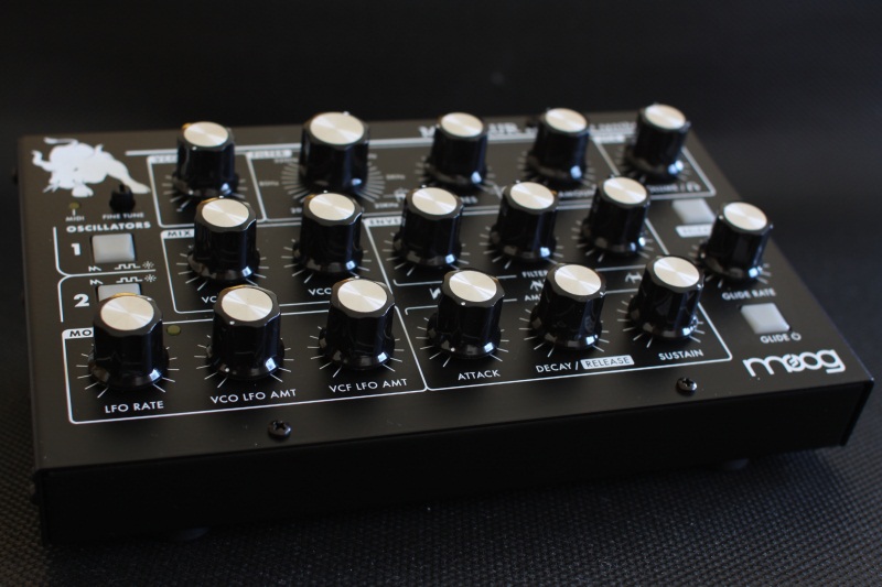 moog_minitaur_knobs.jpg