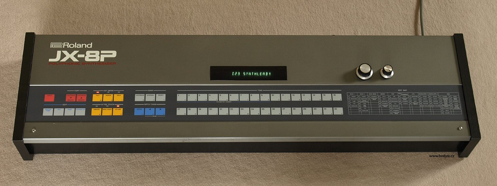 roland_jx8p_custom_2.jpg