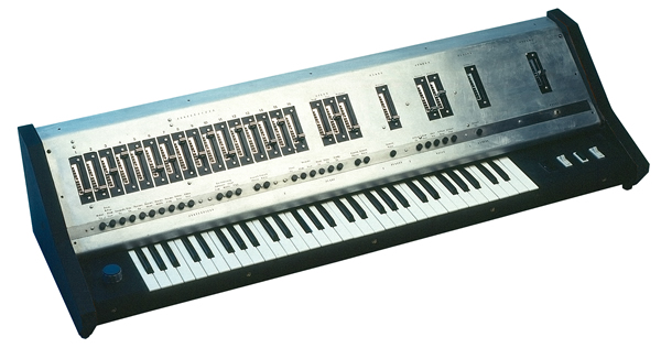 UB-1-Synthesizer_web.jpg