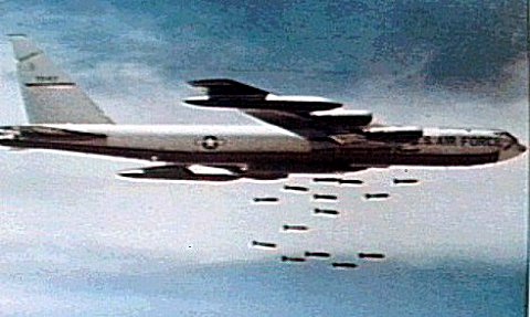 B-52-dropping_bombs.jpg