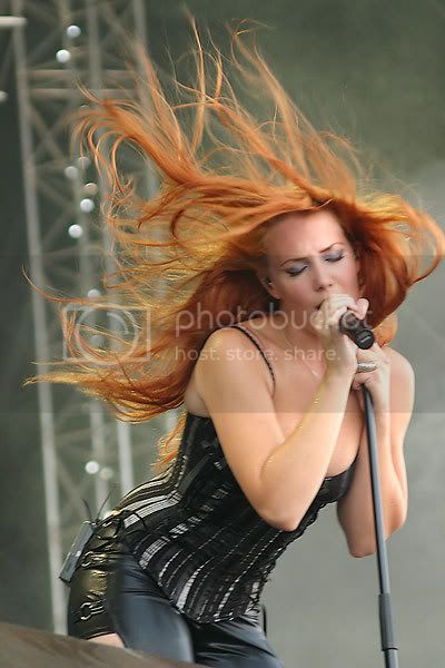 Epica_simone_simons.jpg
