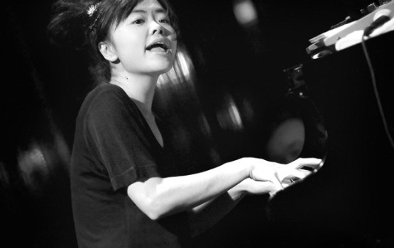 hiromi-piano-bouche-ouverte-555x350.jpg