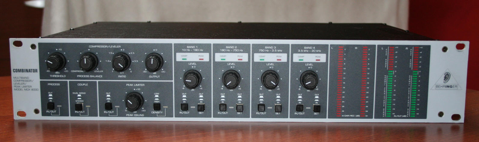 behringer-combinator-mdx8000-1050700.jpg