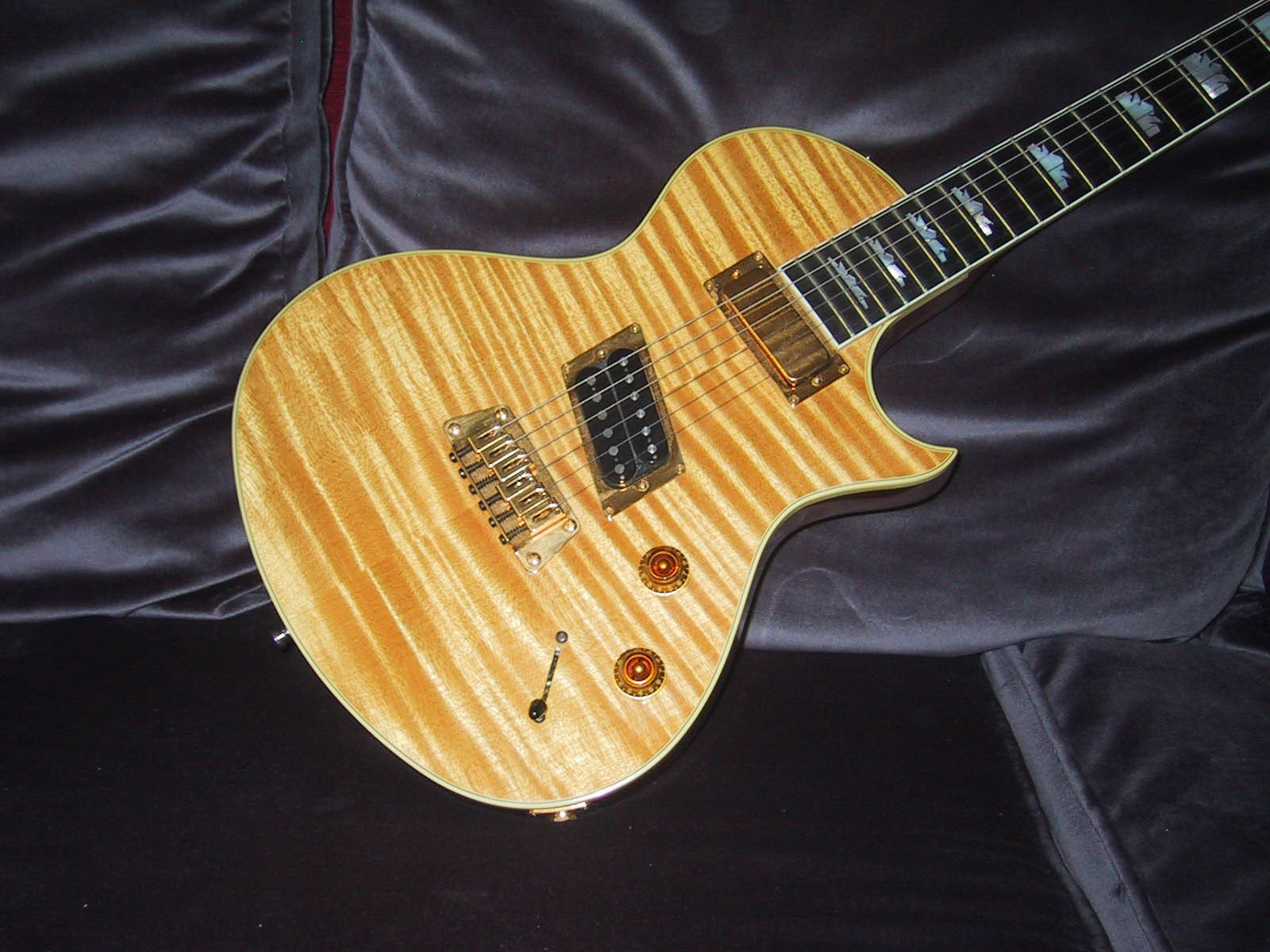 gibson-nighthawk-custom-50055.jpg